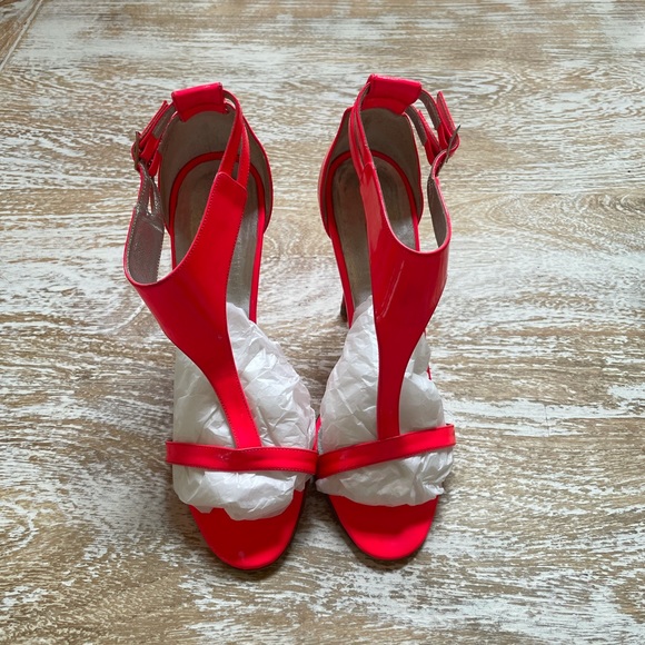 Manolo Blahnik Strattina Sandal - Picture 5 of 16